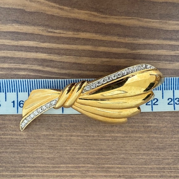 Vintage gold tone brooch set - Picture 4 of 5